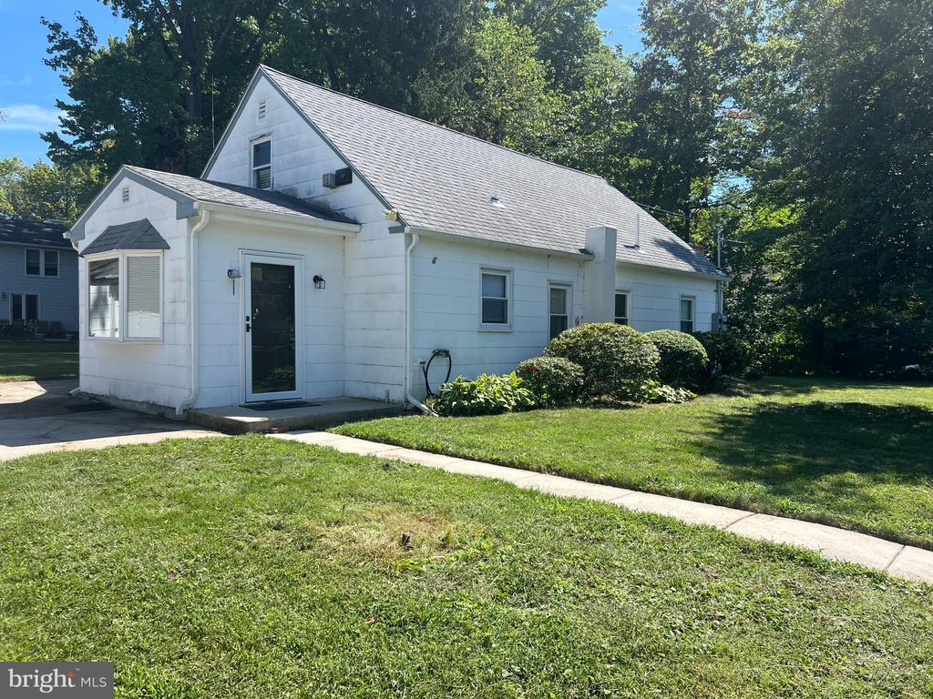 311 COLUMBIA BLVRD.