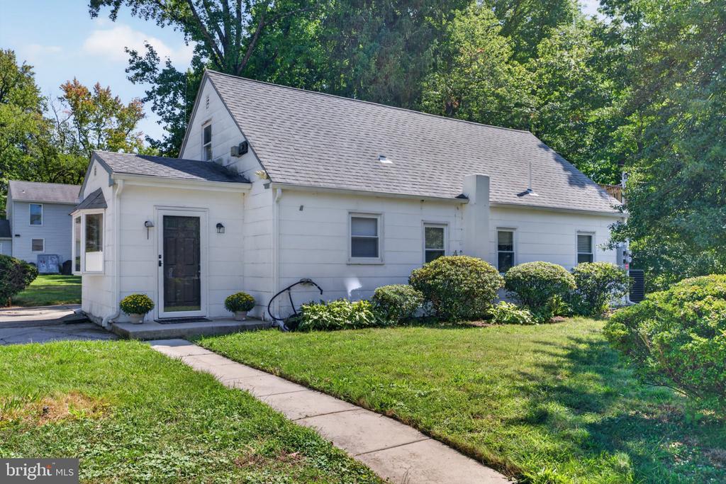 311 COLUMBIA BLVRD.