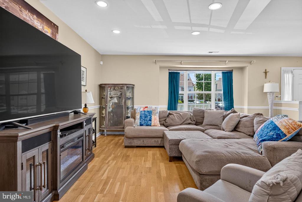 4702 ABERDEEN LANE