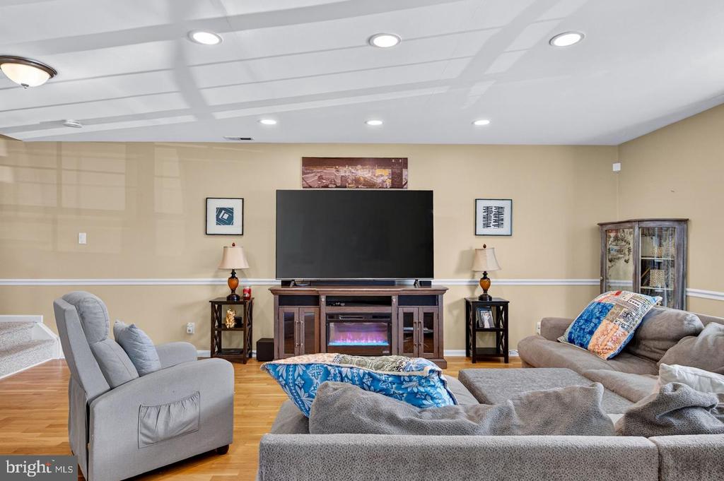 4702 ABERDEEN LANE