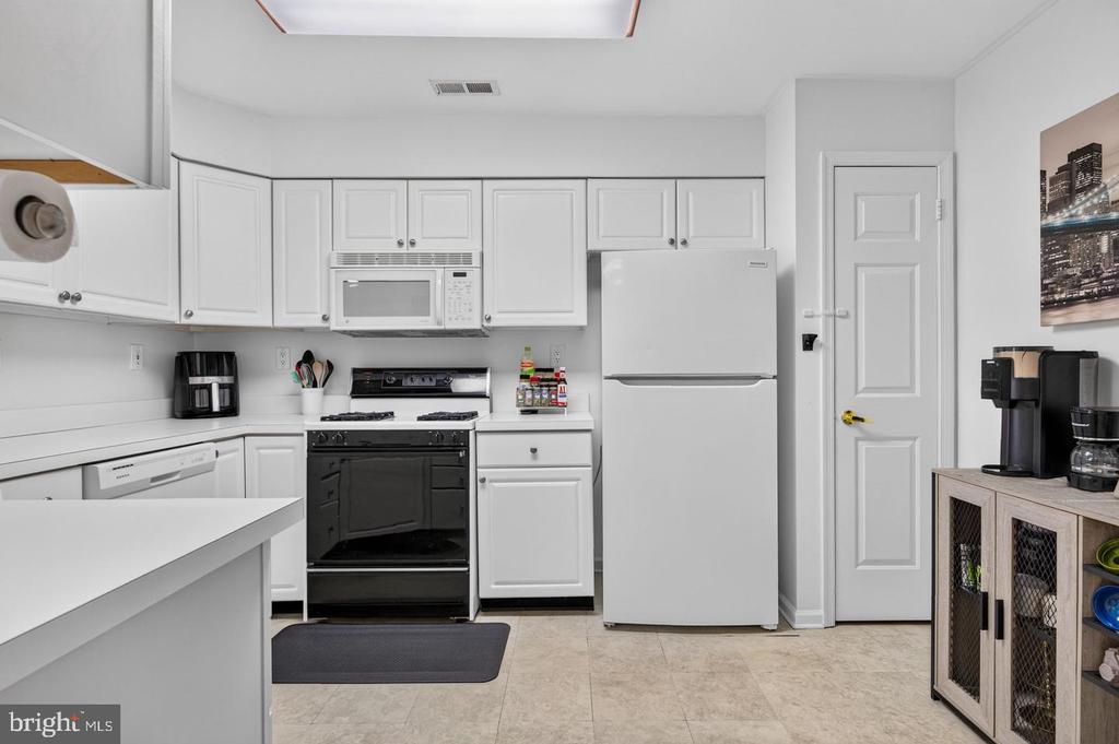4702 ABERDEEN LANE