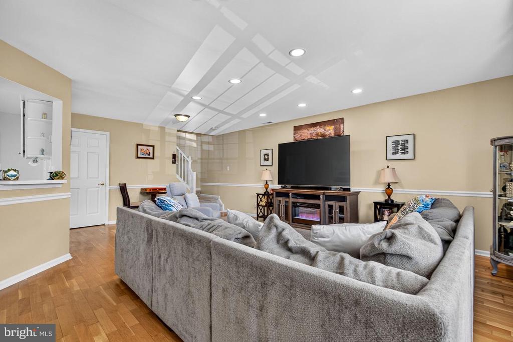 4702 ABERDEEN LANE