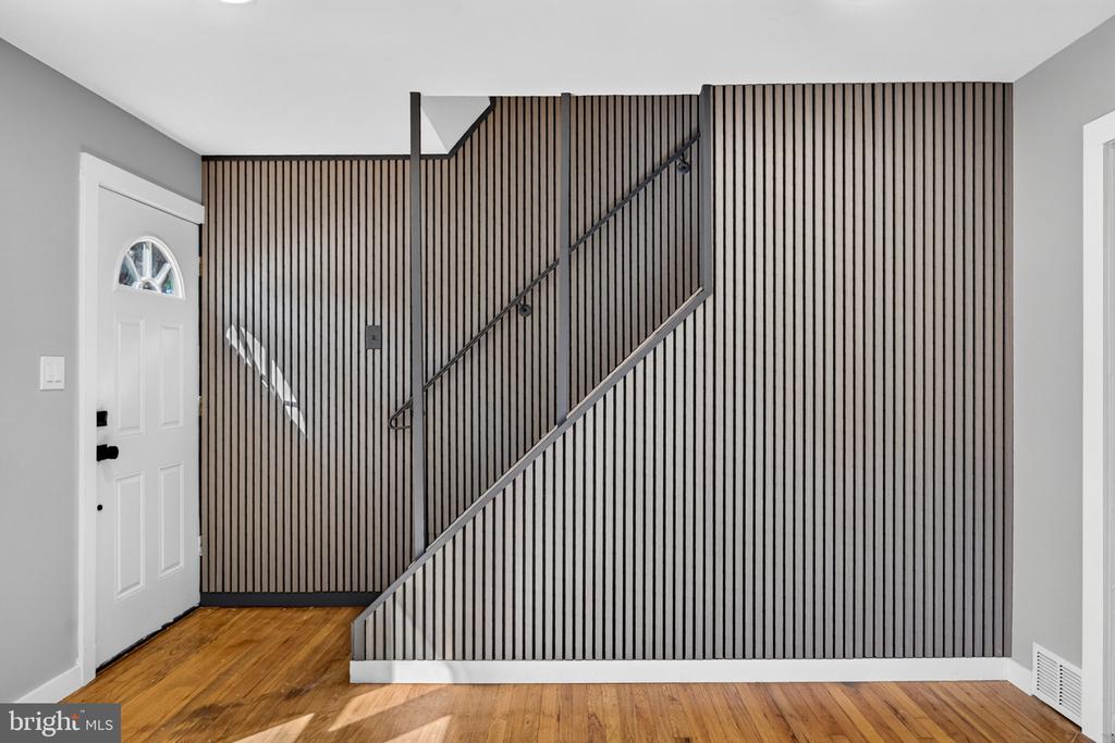 109 WHITE HORSE ROAD E