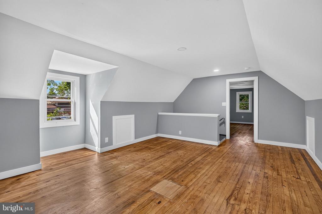 109 WHITE HORSE ROAD E