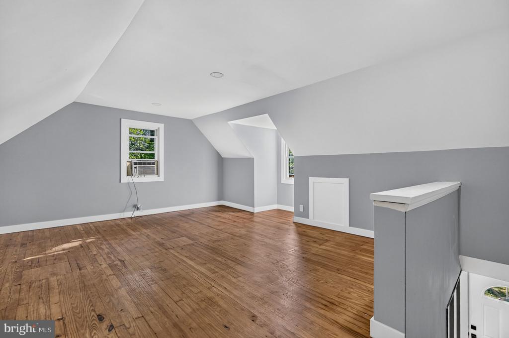 109 WHITE HORSE ROAD E