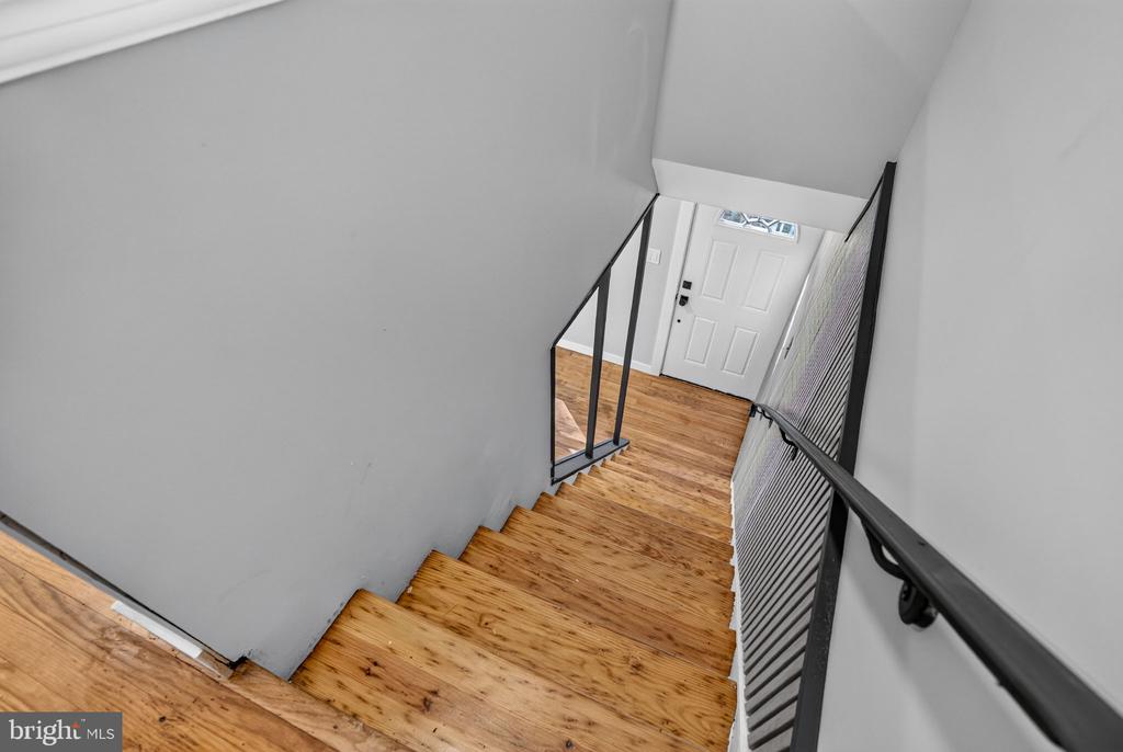 109 WHITE HORSE ROAD E