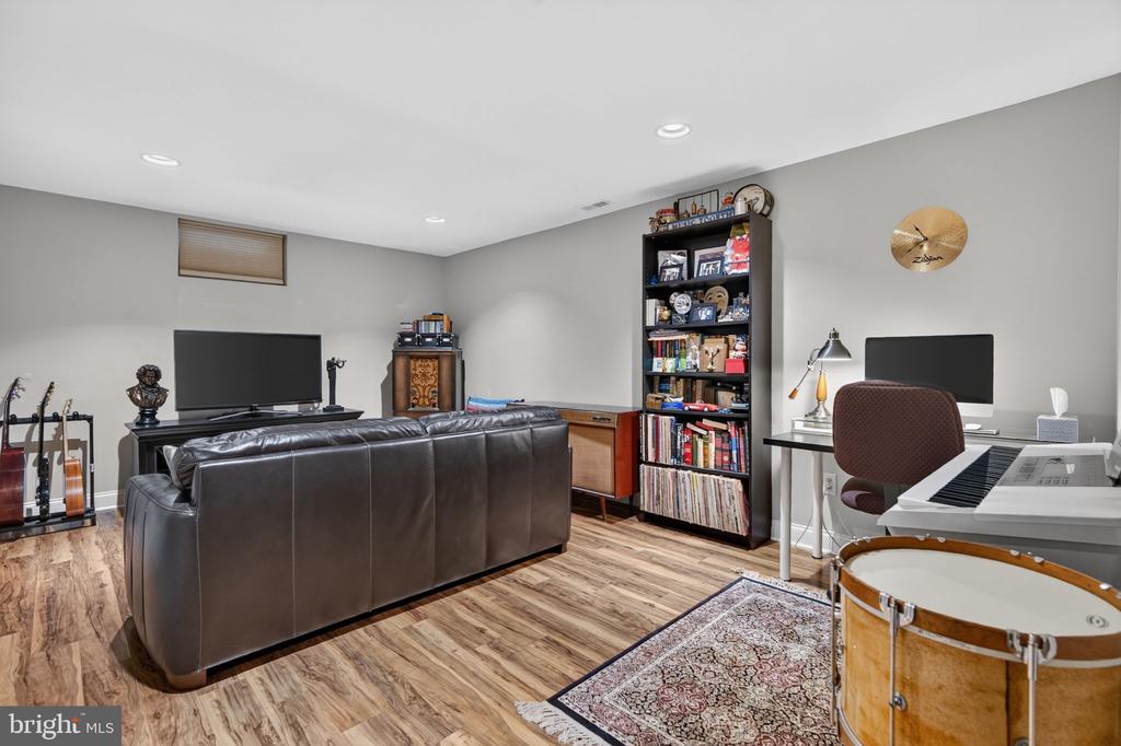81 GLACIER DRIVE