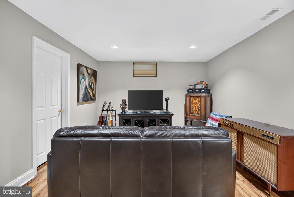 81 GLACIER DRIVE