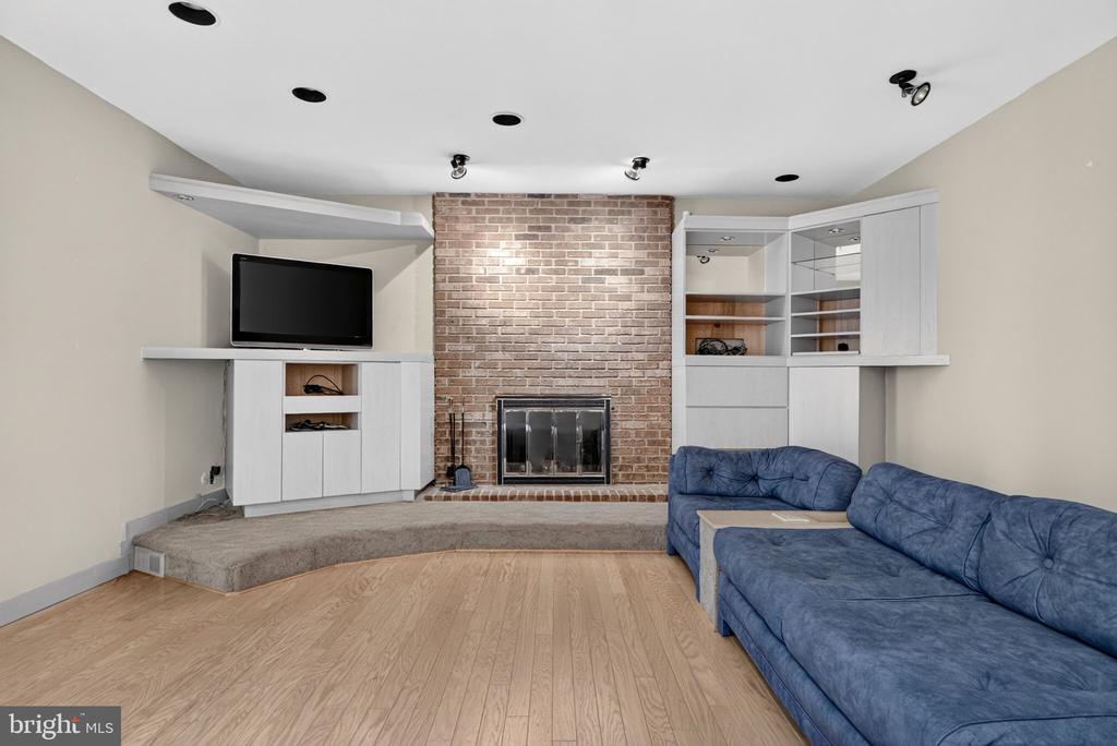 21 TEAK COURT