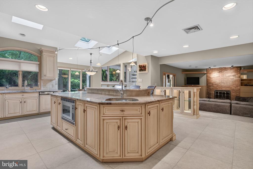 21 TEAK COURT