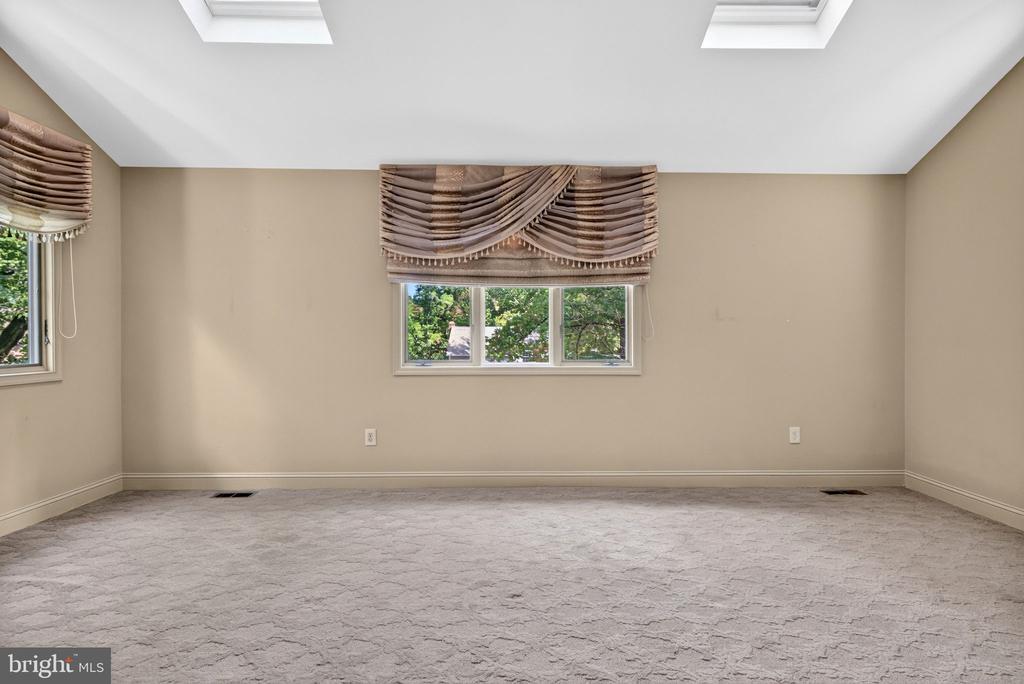 21 TEAK COURT