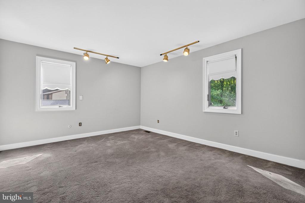 21 TEAK COURT