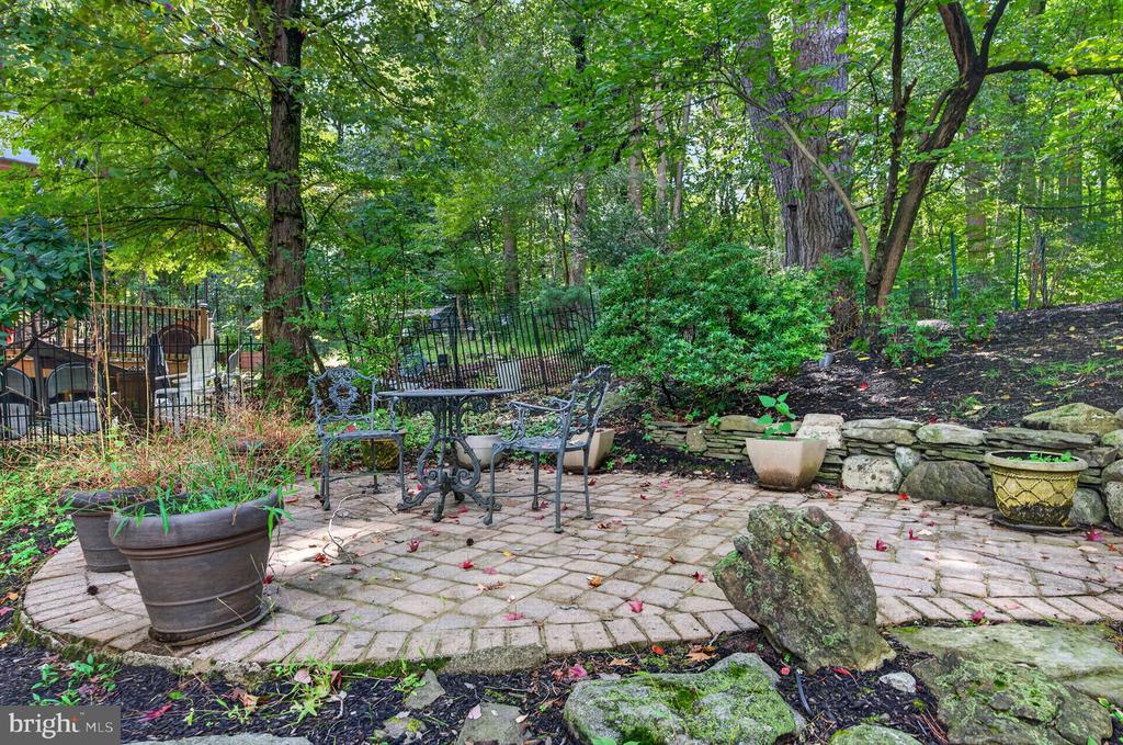 21 TEAK COURT
