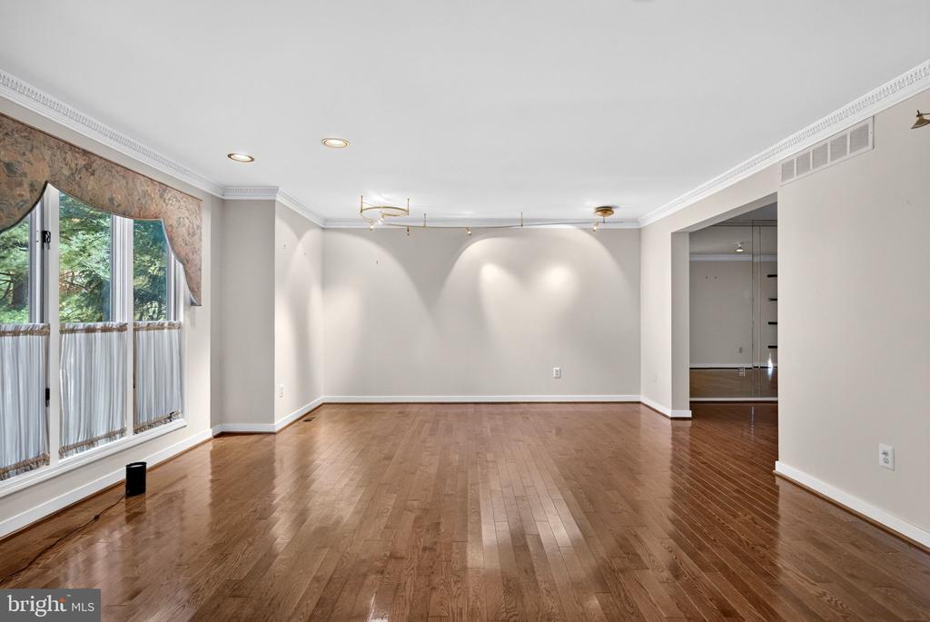 21 TEAK COURT