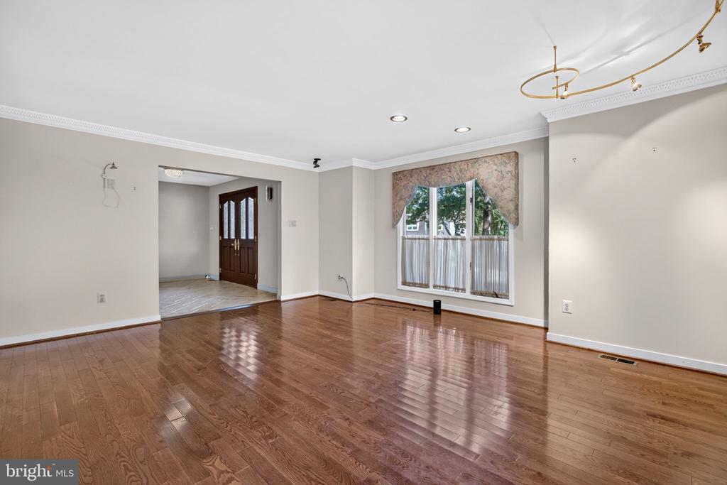 21 TEAK COURT