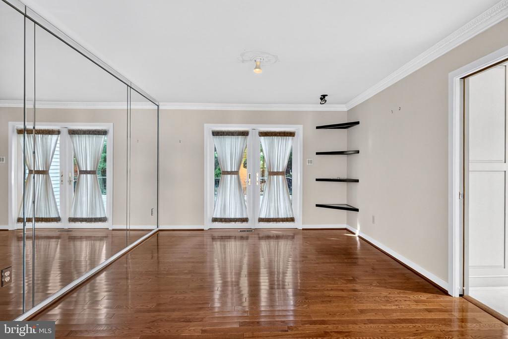 21 TEAK COURT