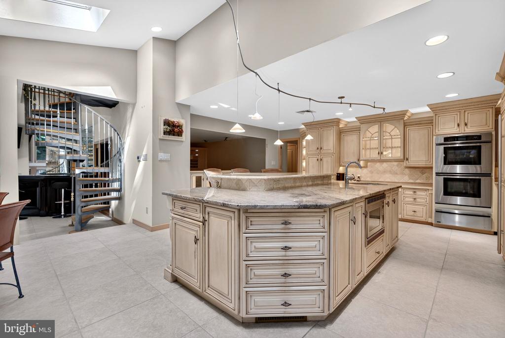 21 TEAK COURT