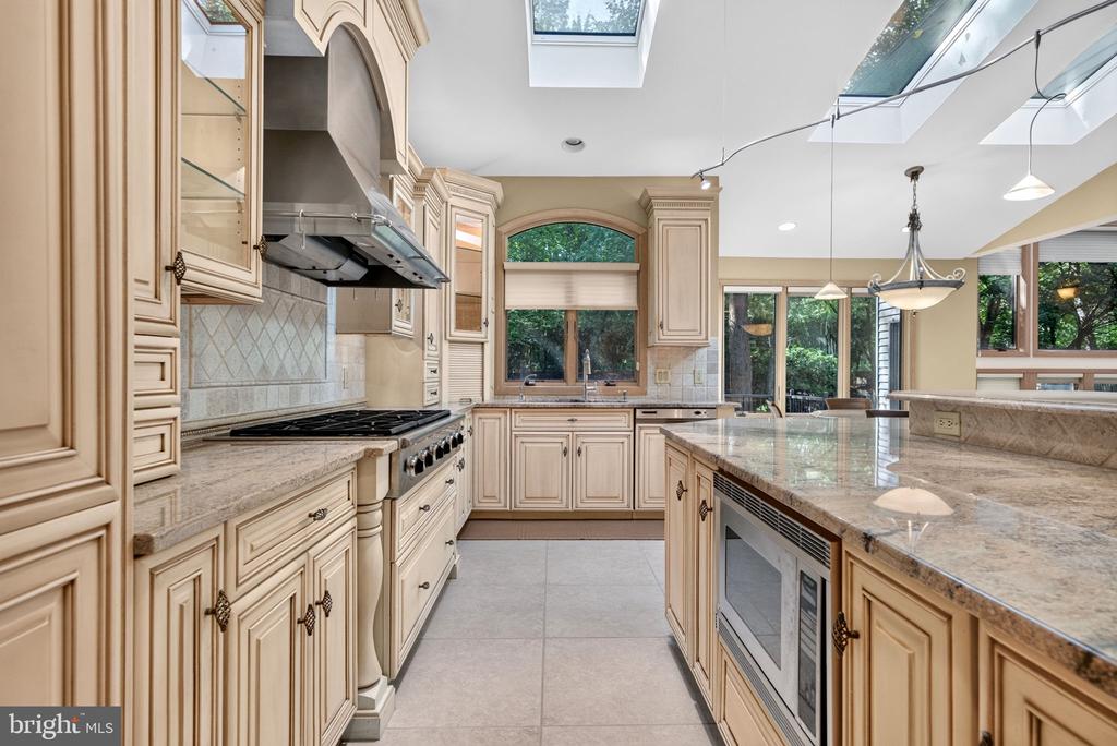 21 TEAK COURT