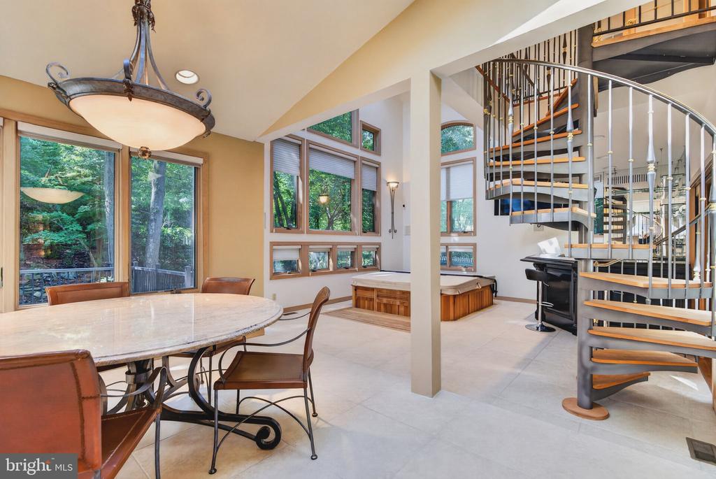21 TEAK COURT