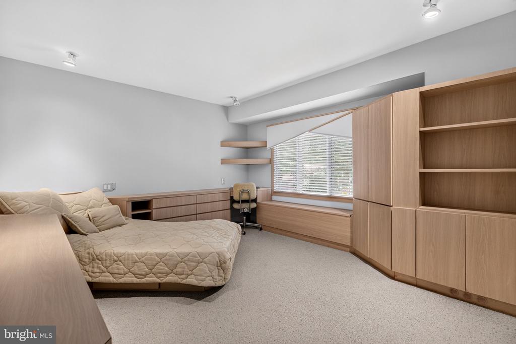 21 TEAK COURT