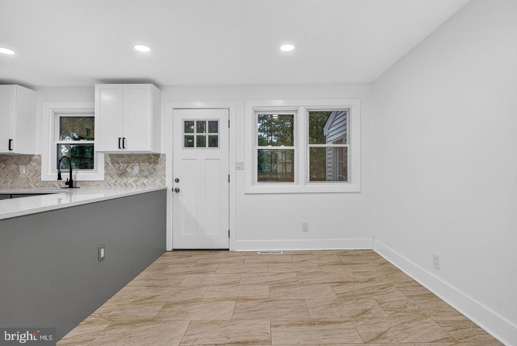 1923 CHAPEL AVENUE W