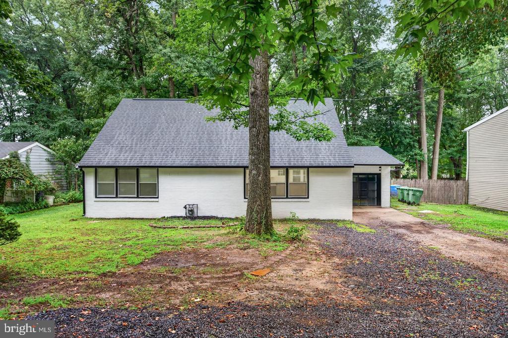 1923 CHAPEL AVENUE W