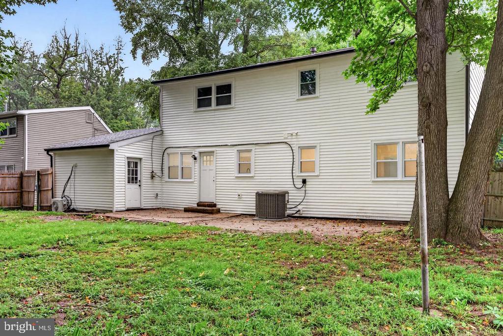 1923 CHAPEL AVENUE W