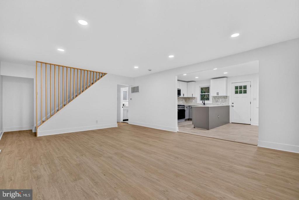 1923 CHAPEL AVENUE W