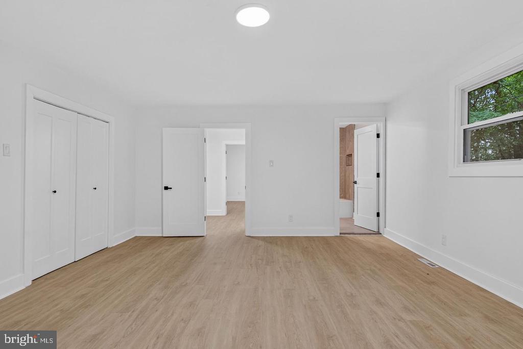 1923 CHAPEL AVENUE W