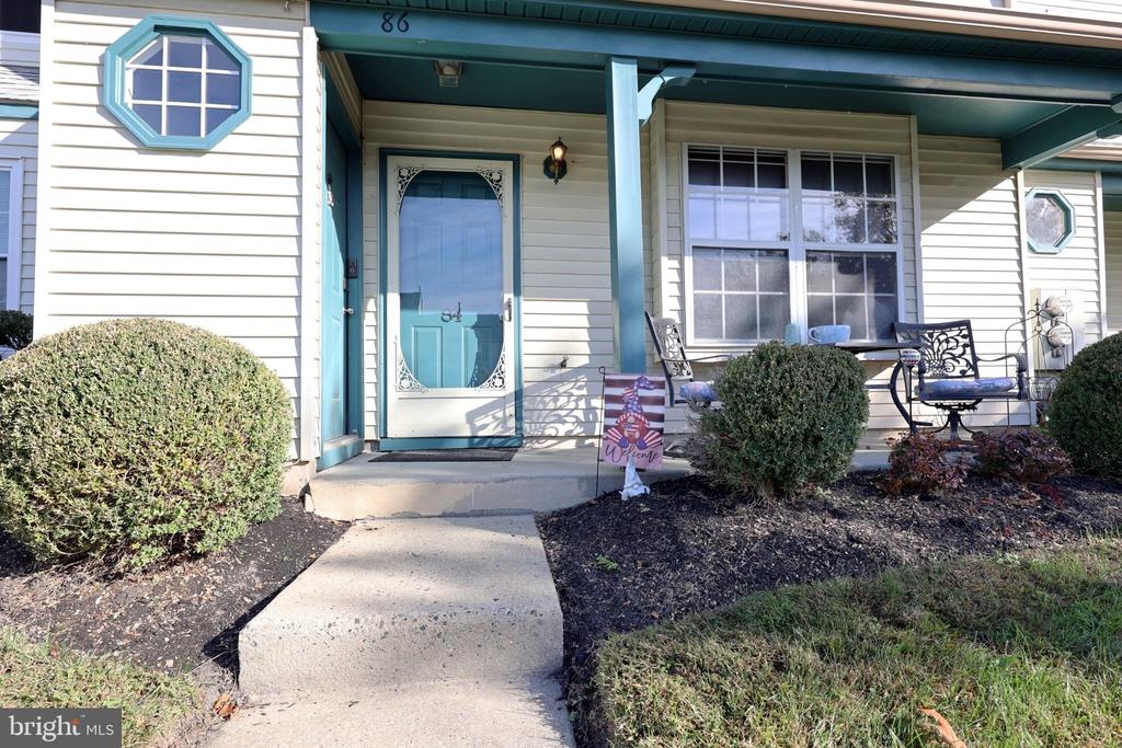 84 KNOLL DRIVE