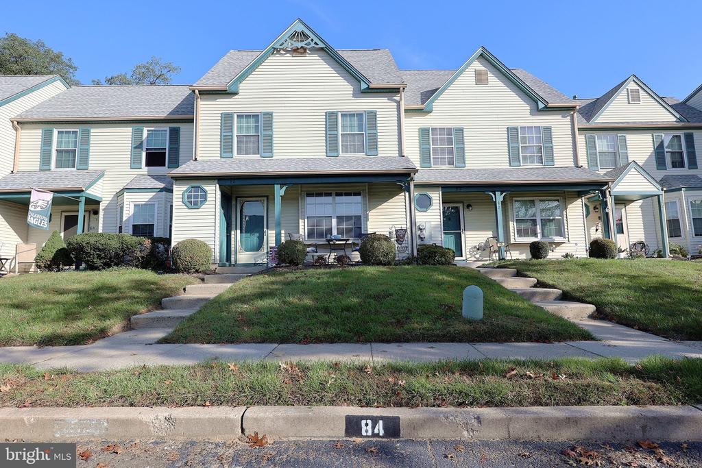 84 KNOLL DRIVE
