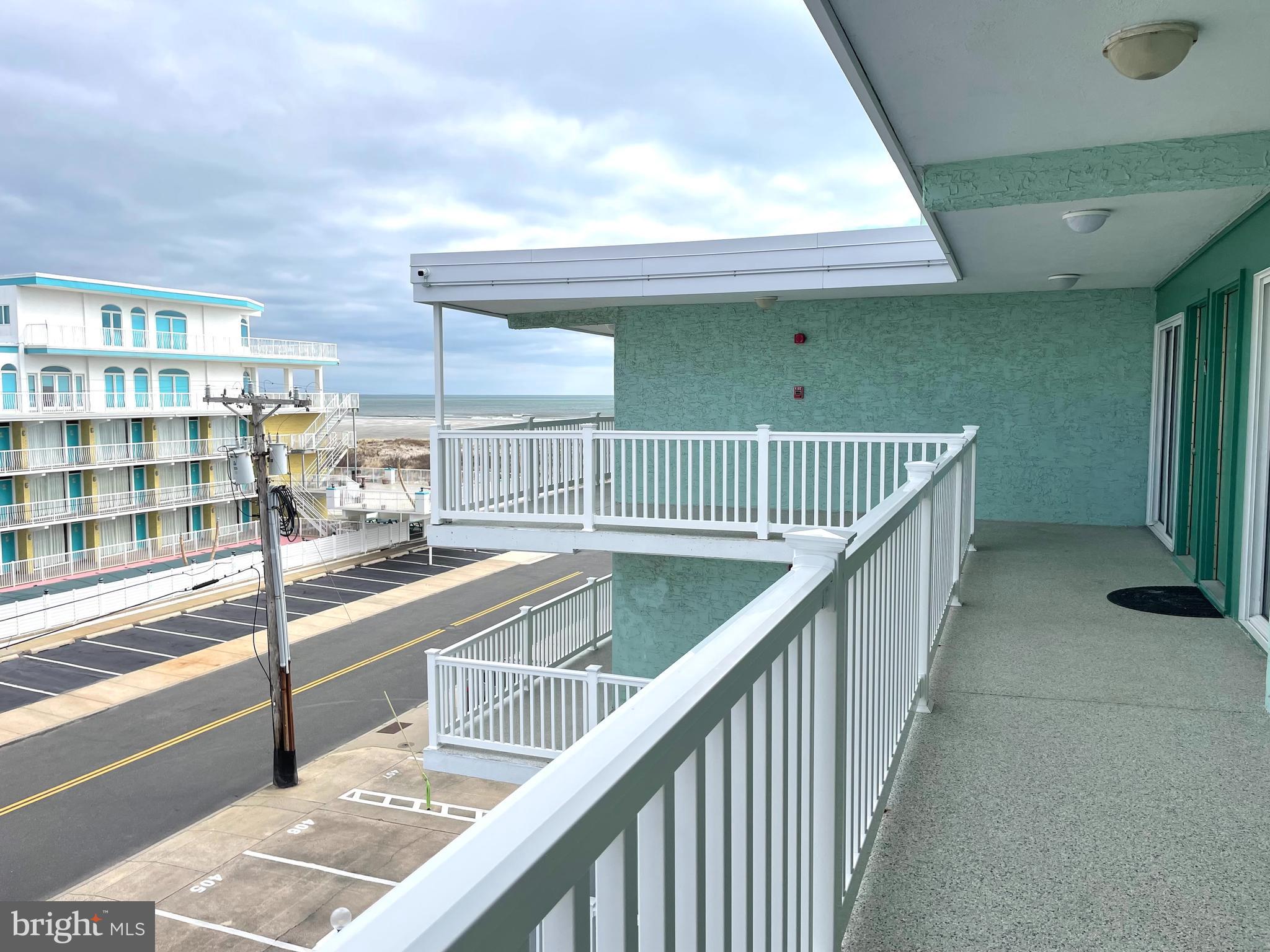 404 E DENVER AVENUE