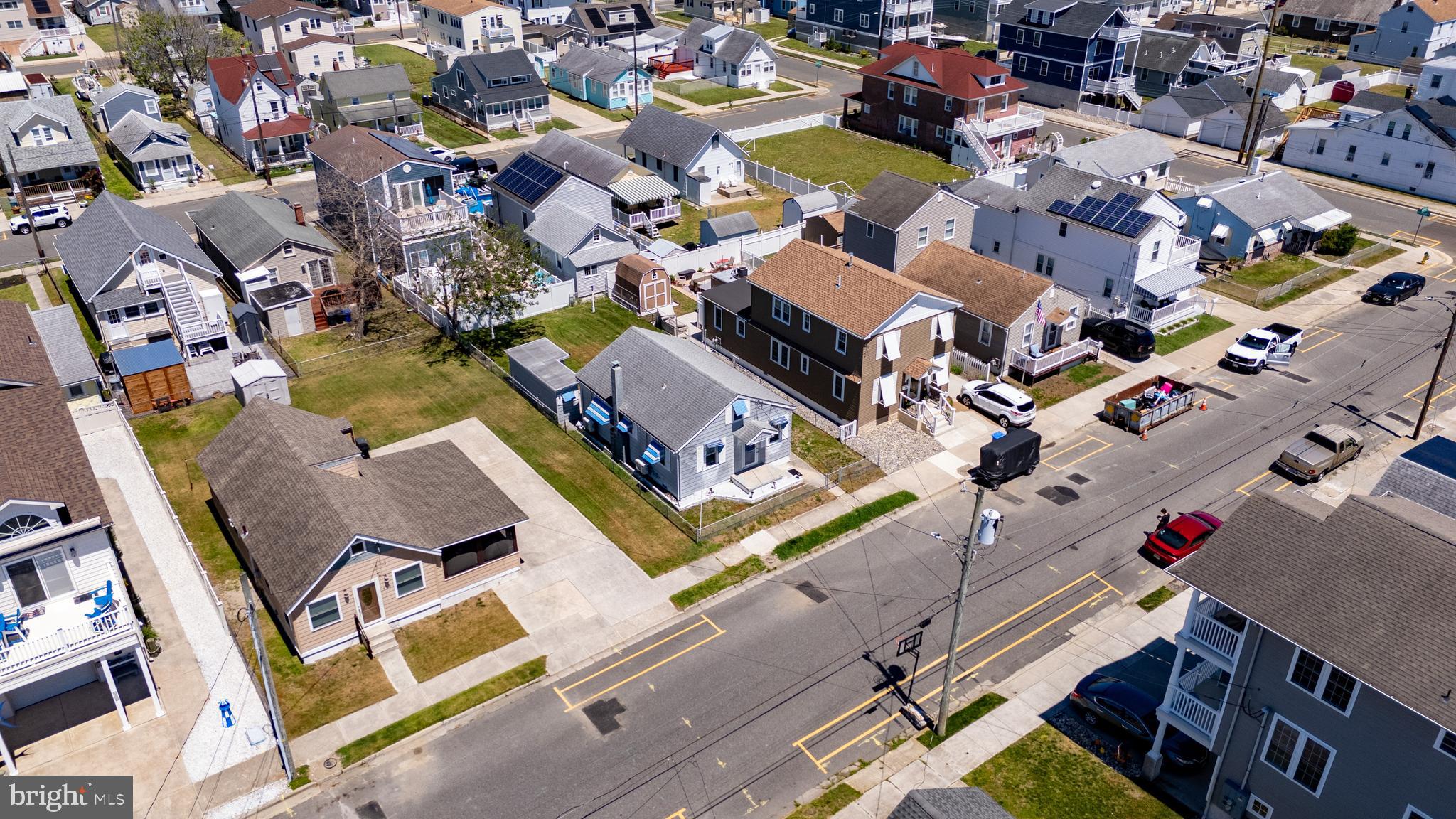 411 W MAGNOLIA AVENUE