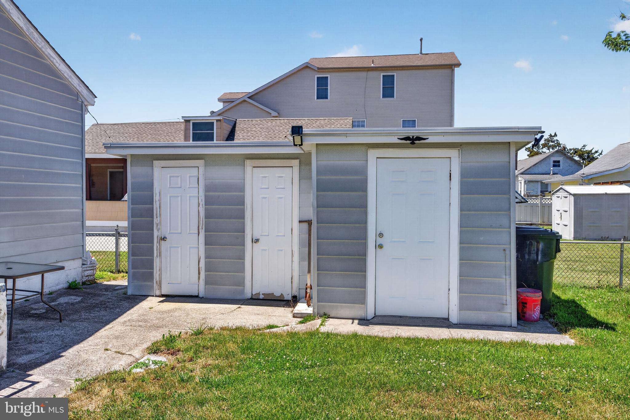 411 W MAGNOLIA AVENUE