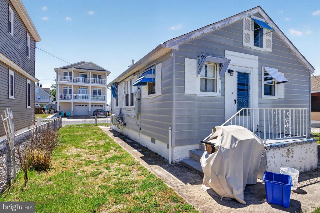 411 W MAGNOLIA AVENUE