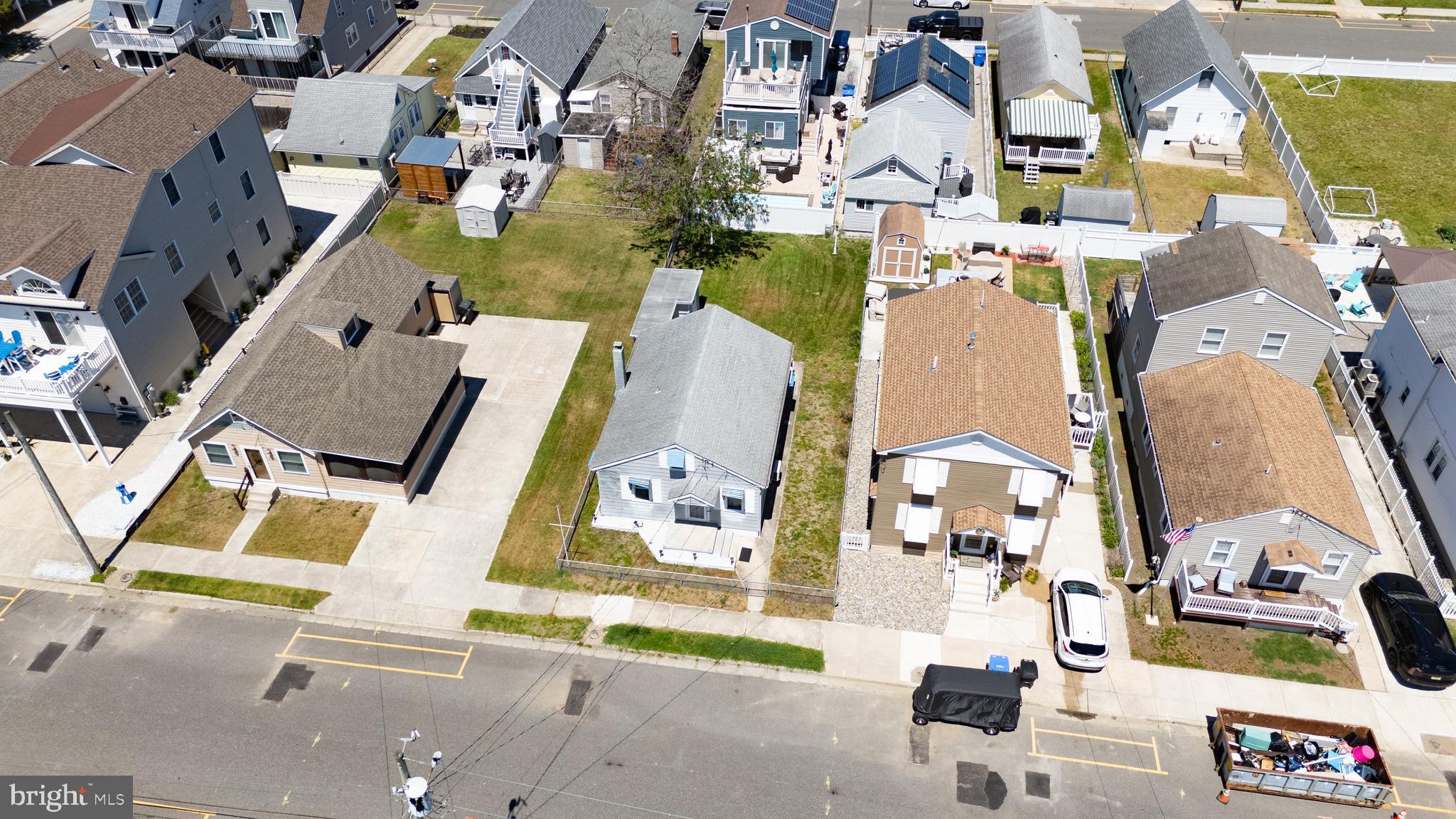 411 W MAGNOLIA AVENUE
