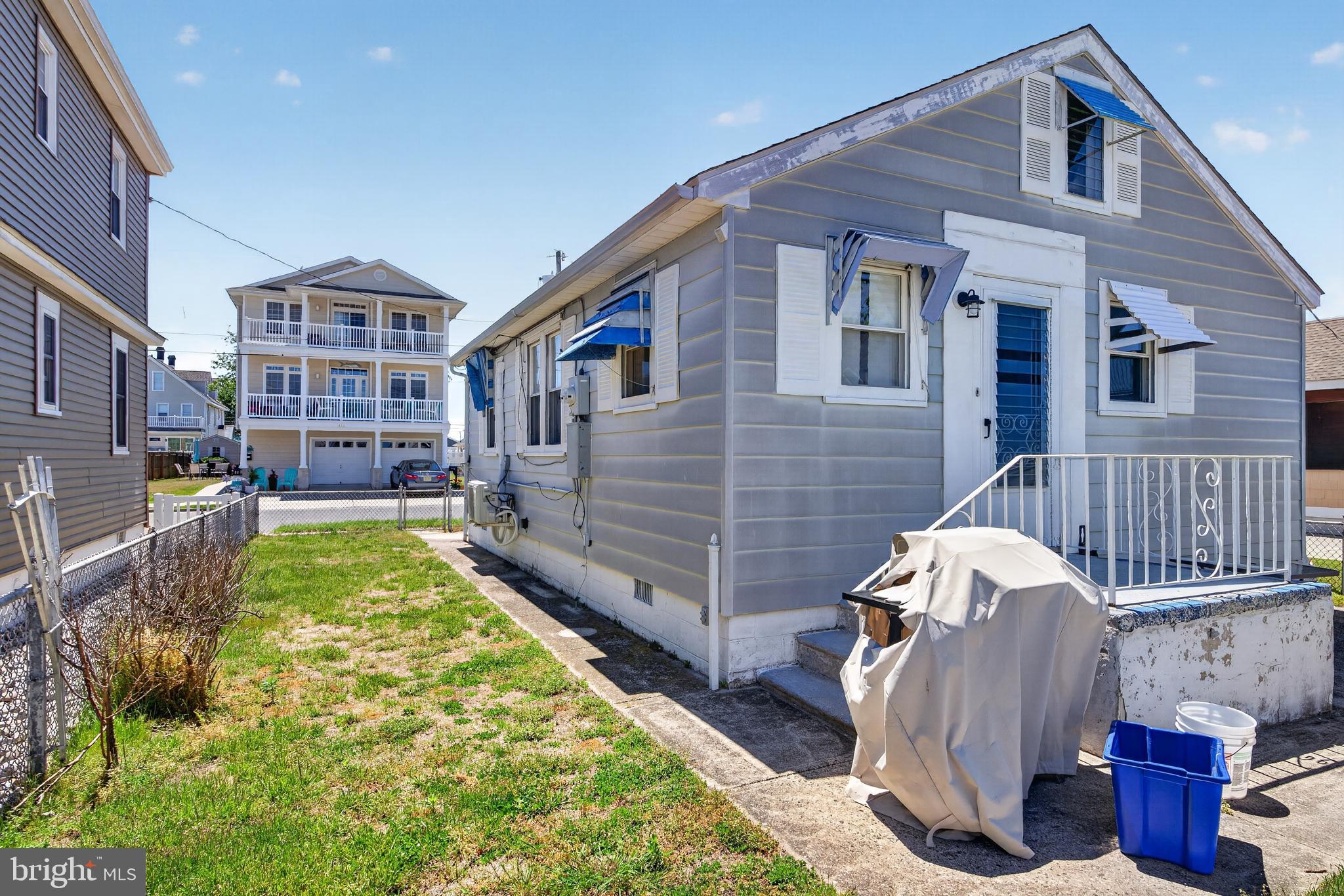 411 W MAGNOLIA AVENUE