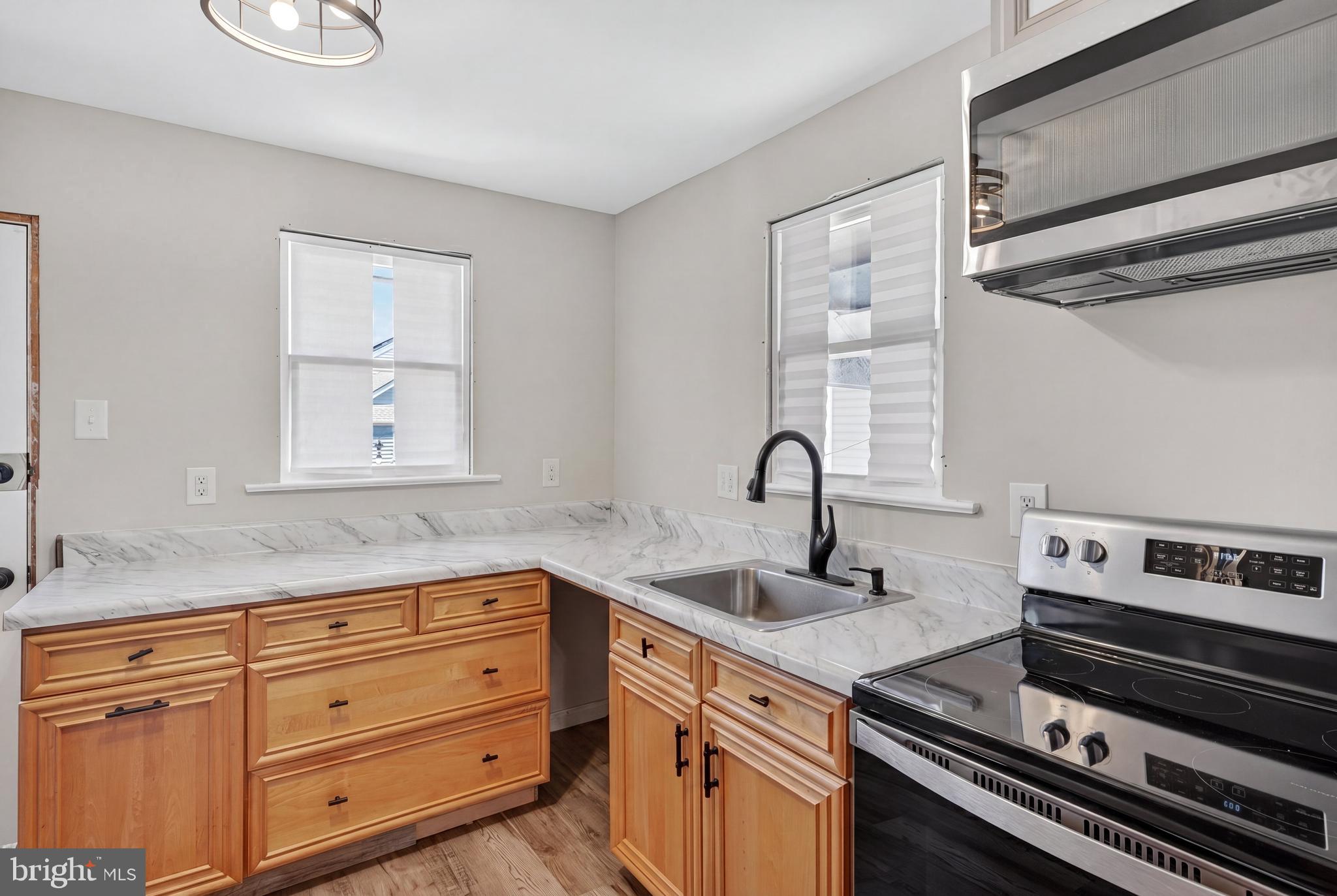 411 W MAGNOLIA AVENUE