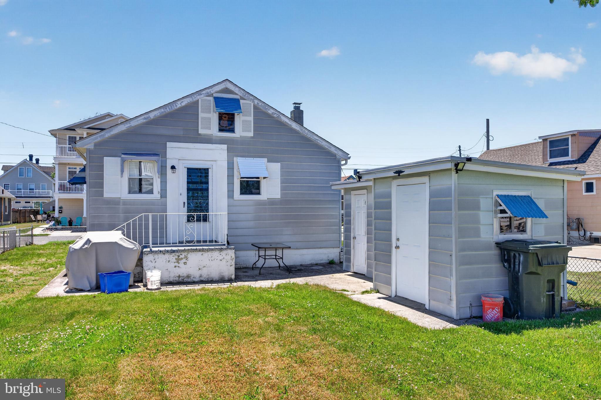 411 W MAGNOLIA AVENUE