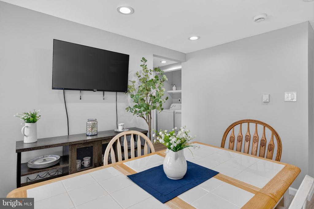 1711 LAKE DRIVE