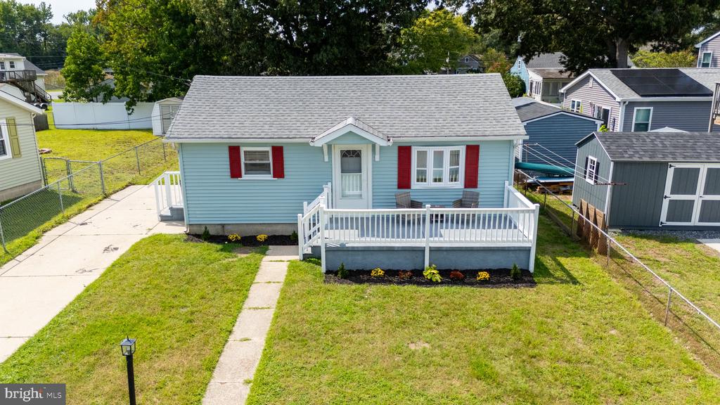 1711 LAKE DRIVE