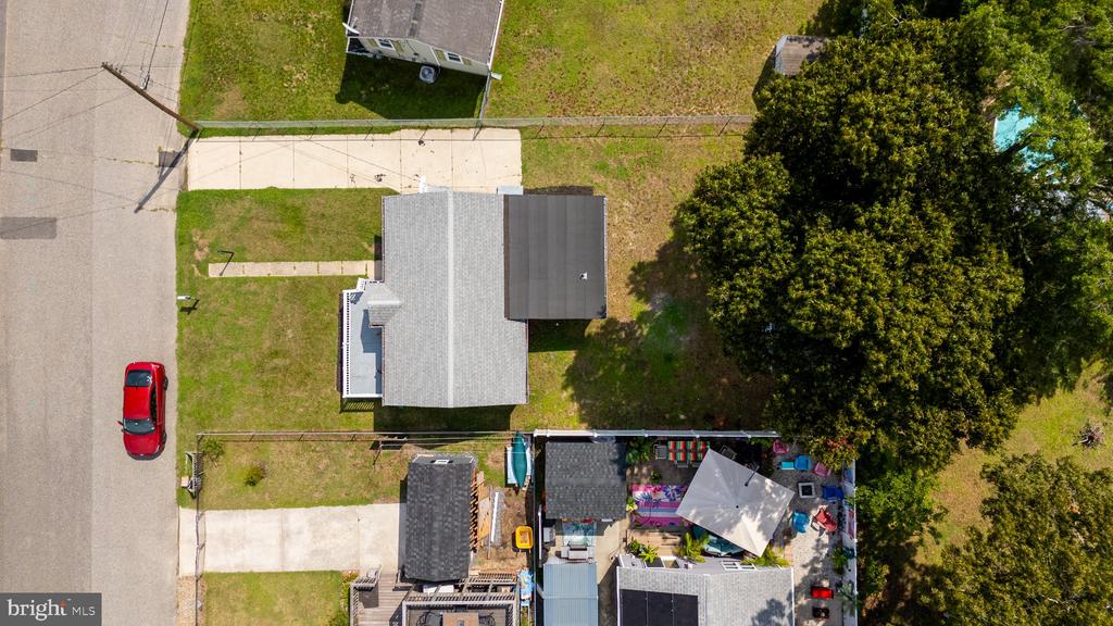 1711 LAKE DRIVE