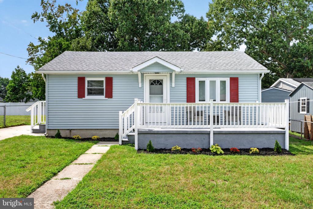 1711 LAKE DRIVE