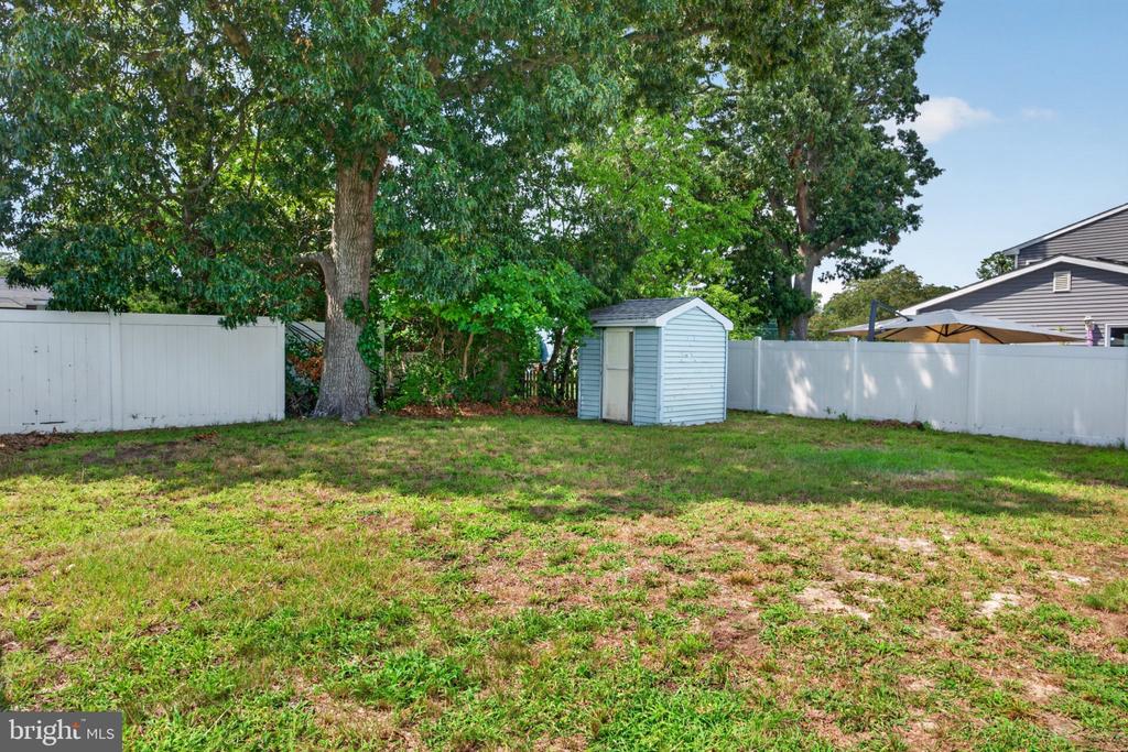 1711 LAKE DRIVE