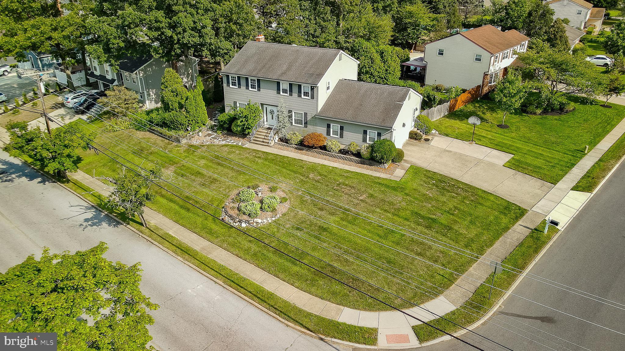 15 Eclipse Ave