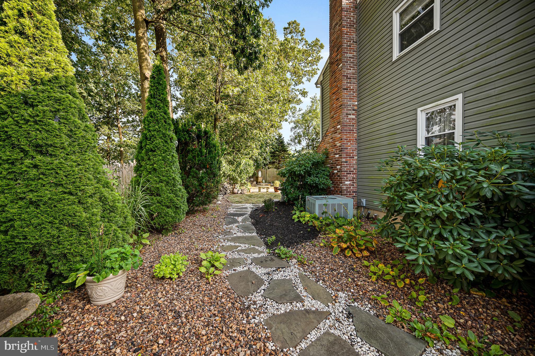 15 Eclipse Ave