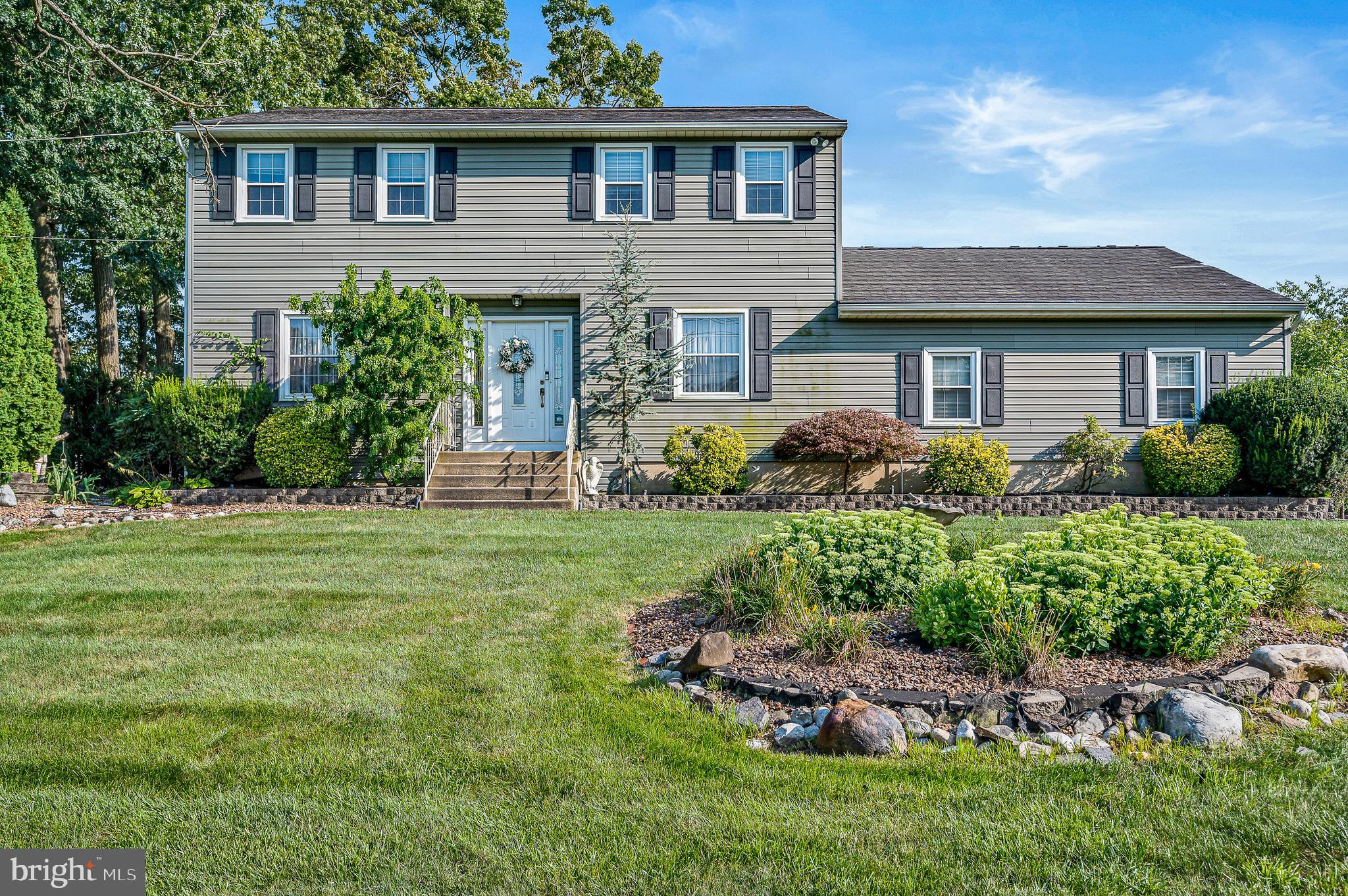 15 Eclipse Ave