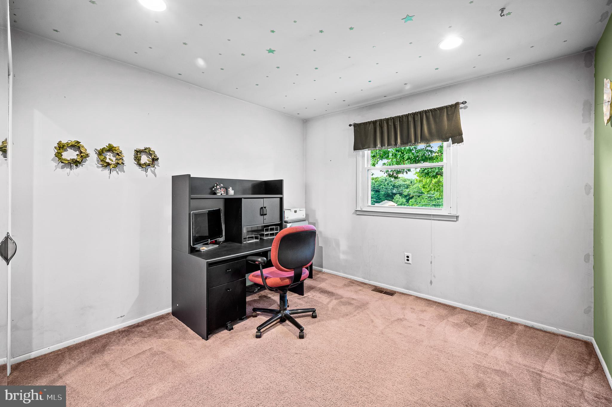 15 Eclipse Ave