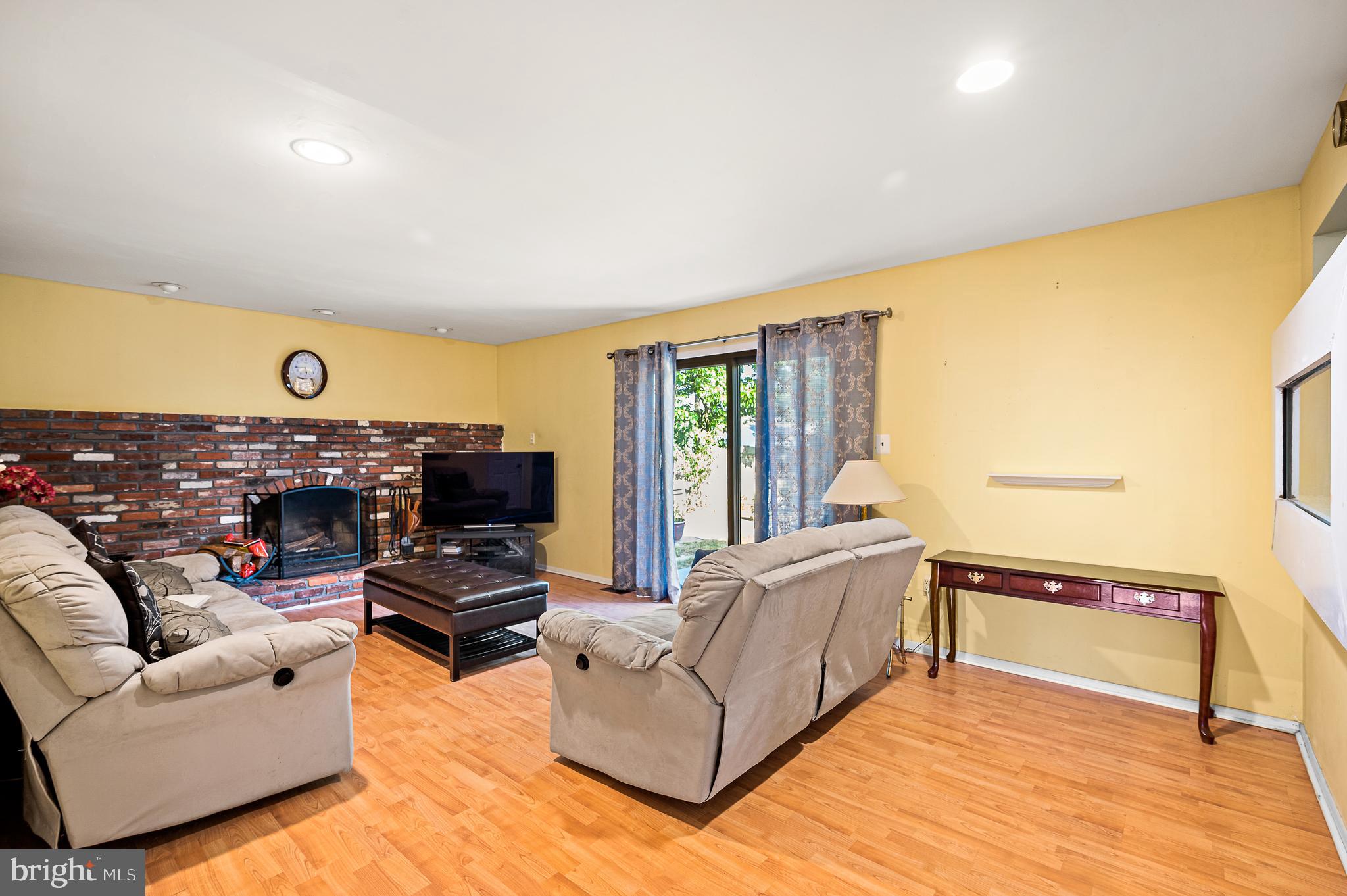 15 Eclipse Ave