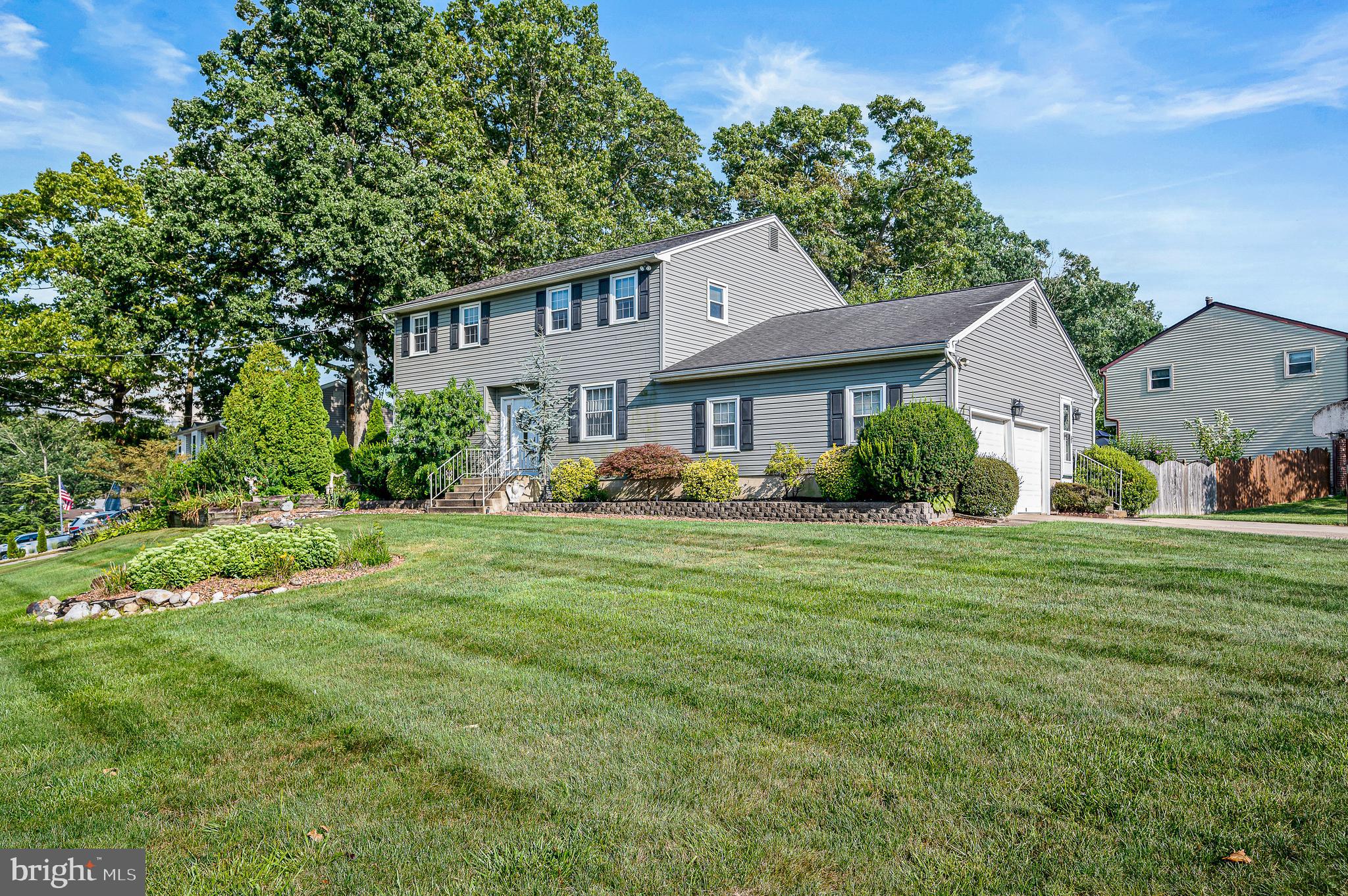 15 Eclipse Ave